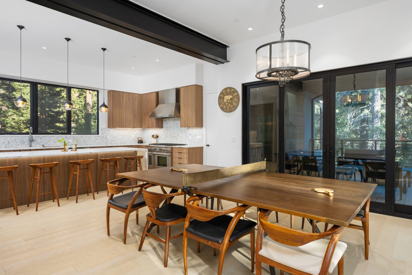 Dining table — the Jeffersonian table