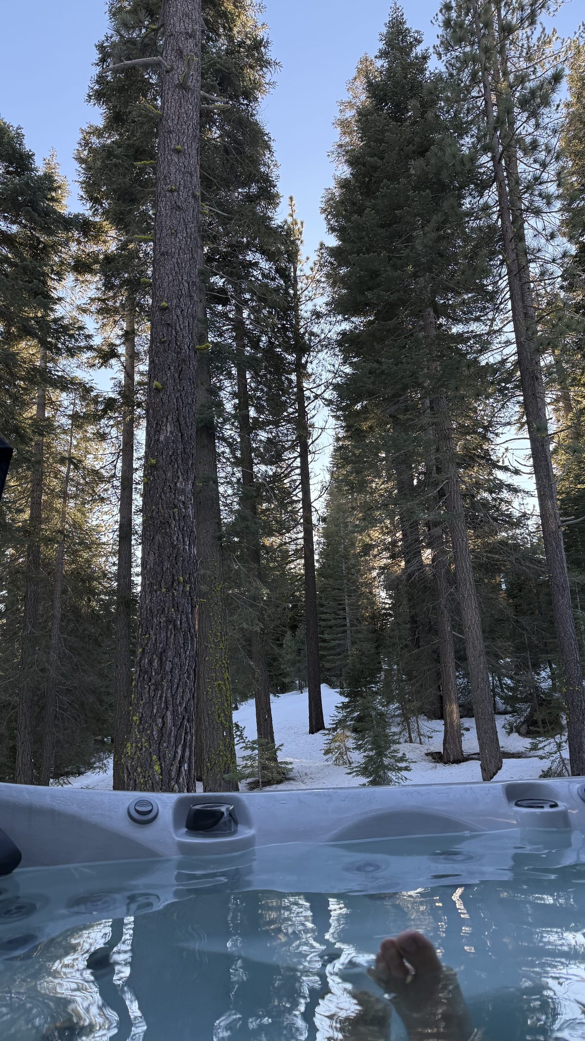 Hot tub in the snowy forest — a Campo evening